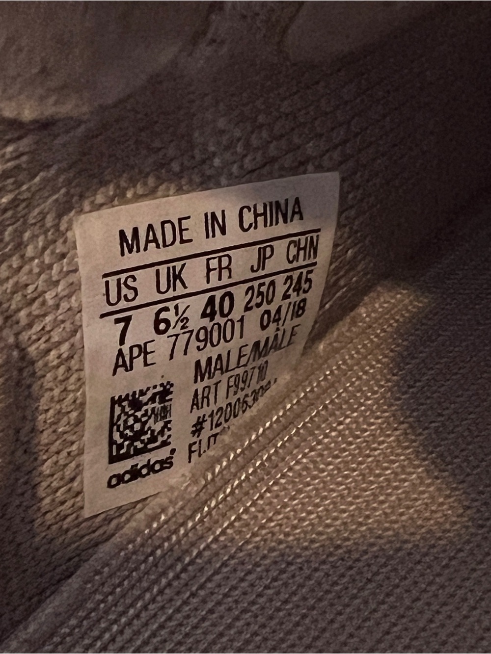 Adidas Yeezy Boost 350 V2 sneakers in the "Sesame" colorway - Picture 5 of 6